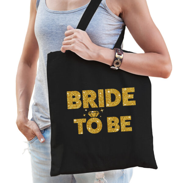 1x Vrijgezellen Bride To Be tasje zwart goud dikke letters dames