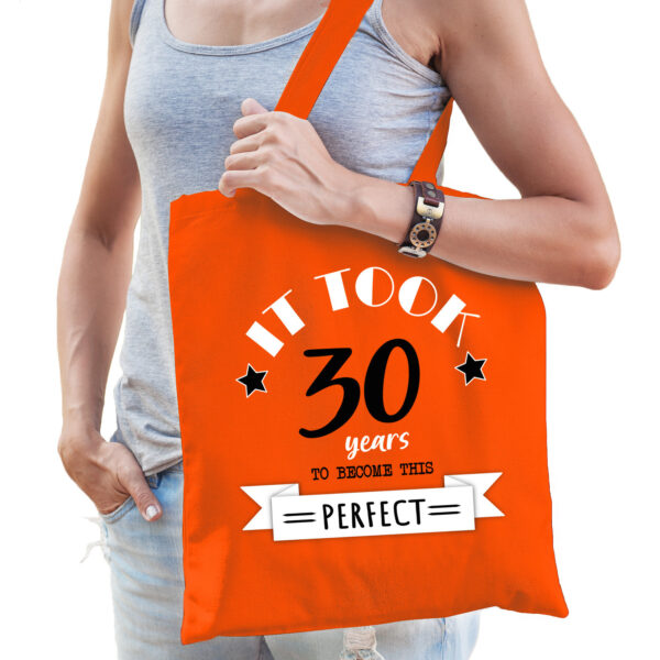 Bellatio Decorations cadeau tas dames - 30 en perfect - oranje - katoen - 42 x 38 cm - dertig