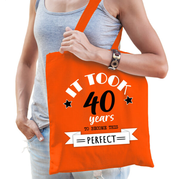 Bellatio Decorations cadeau tas dames - 40 en perfect - oranje - katoen - 42 x 38 cm - veertig