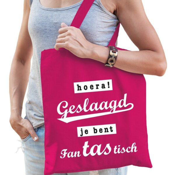Roze katoenen kadotasje hoera geslaagd