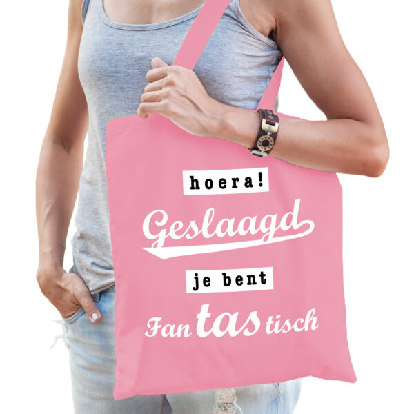 Bellatio Decorations Cadeau tas geslaagd/afgestudeerd - roze - katoen - 42 x 38 cm