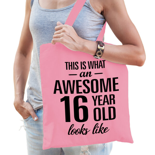 Bellatio Decorations Cadeau tas 16 jaar - verjaardag - roze - katoen - 42 x 38 cm