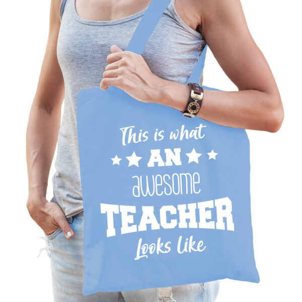 Bellatio Decorations cadeau tas juf - katoen -lichtblauw -This is what an awesome teacher looks like